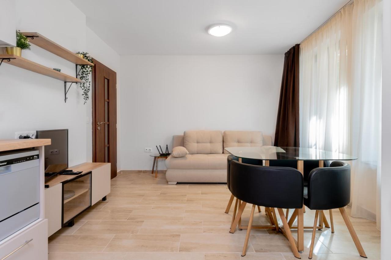 Διαμέρισμα Chic 2bd Flat With Modern Furniture On Aldomirovska By Flat Mаnager *