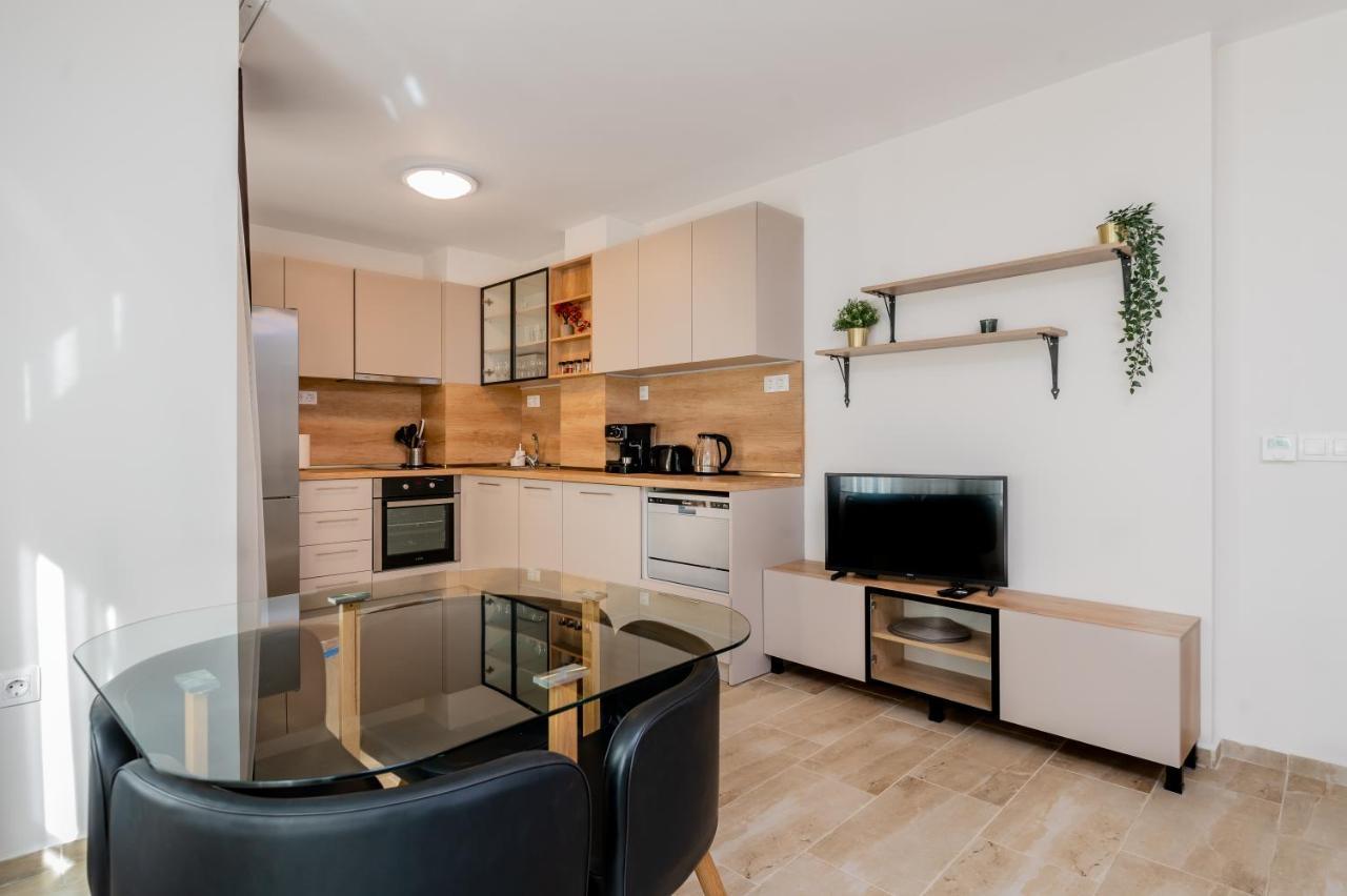 Chic 2bd Flat With Modern Furniture On Aldomirovska By Flat Mаnager Διαμέρισμα